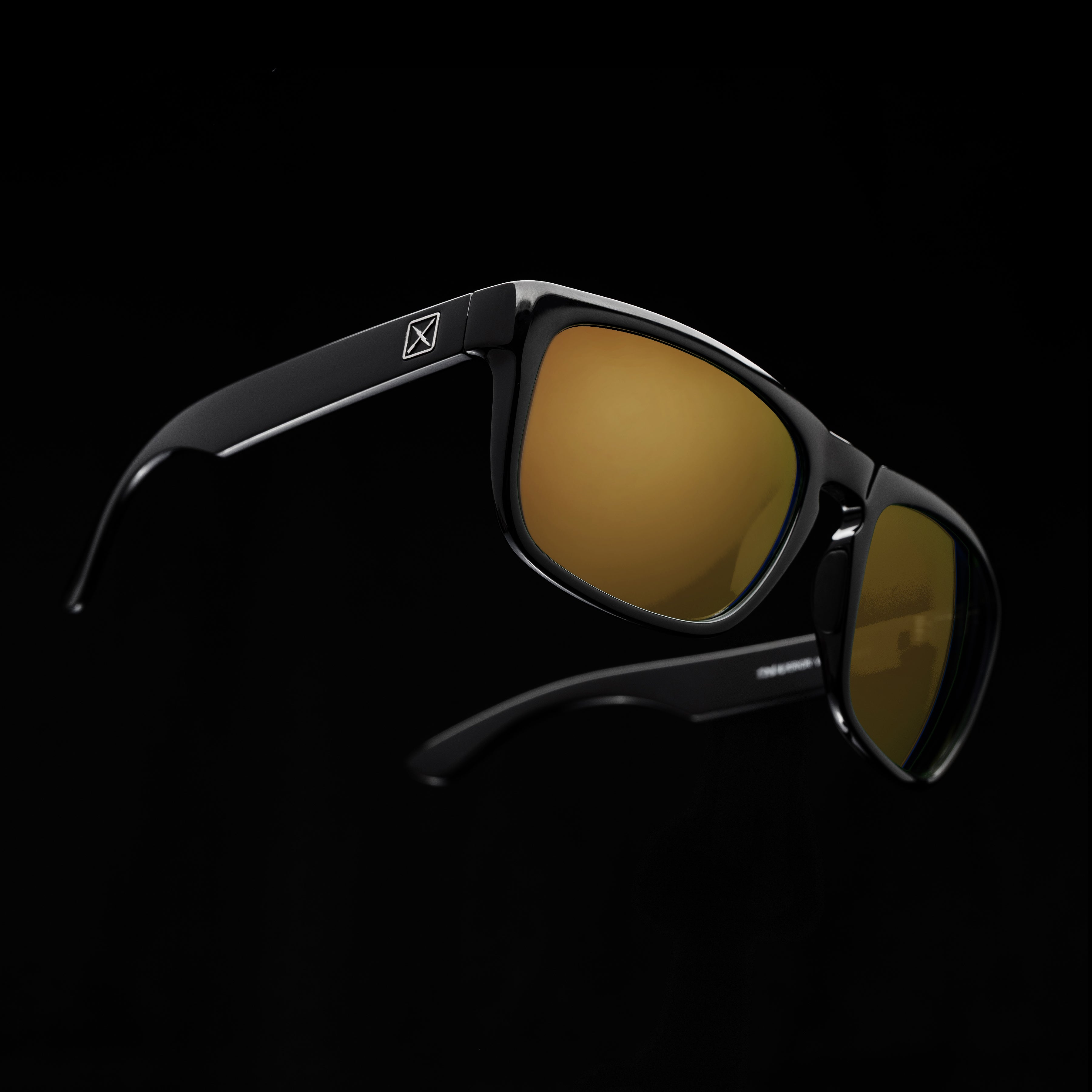 GOLD-81-BLACK-GLOSS_bd439c89-